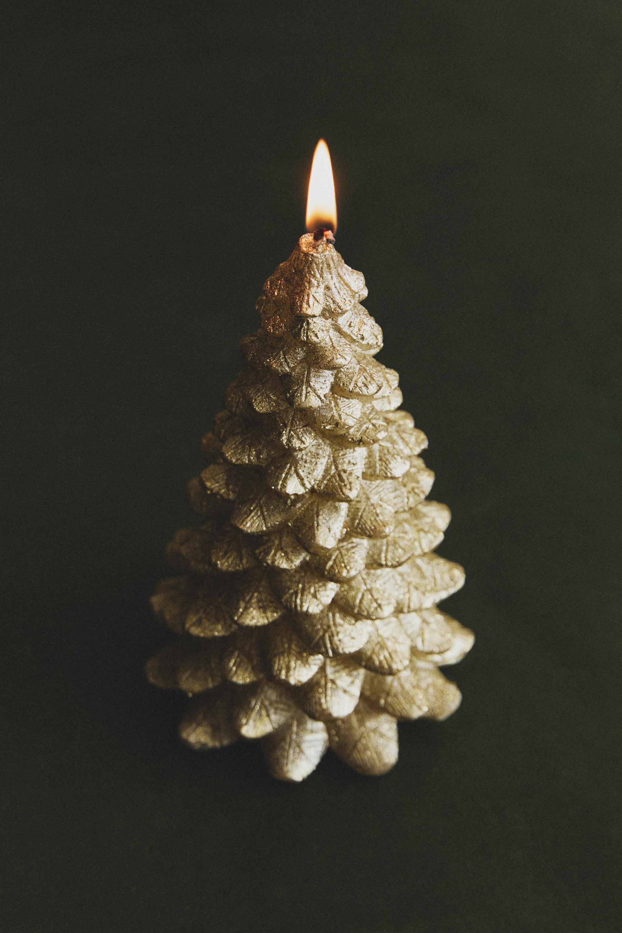 GLITTERY GOLD CHRISTMAS FIR TREE CANDLE